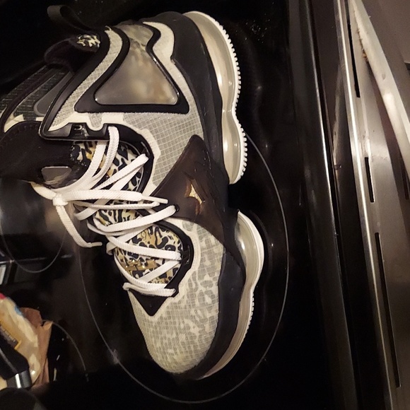 Nike LeBron 19 - Picture 3 of 3